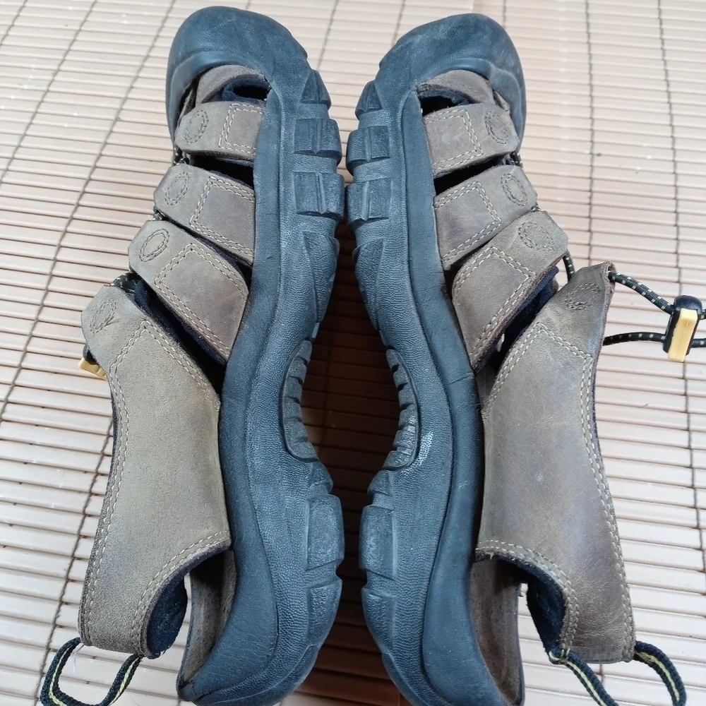 Keen SM 0608 Leather Waterproof Sandals Shoes Hiking Walking men's Sz 8.5 .  59.